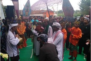 Prosesi upacara kawin cai.